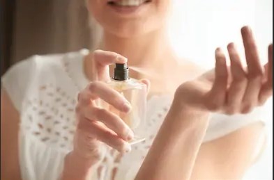 How to Apply a Perfume Properly